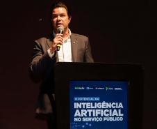 Curitiba, 22 de outubro de 2024 - O governador Carlos Massa Ratinho Junior  participa, no Teatro Guaíra, do evento sobre Inteligência Artificial e Sanção da Lei de Aprovação do Plano de IA para o Serviço Público do Paraná.