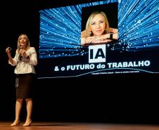 Curitiba, 22 de outubro de 2024 - O governador Carlos Massa Ratinho Junior  participa, no Teatro Guaíra, do evento sobre Inteligência Artificial e Sanção da Lei de Aprovação do Plano de IA para o Serviço Público do Paraná.
