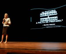 Curitiba, 22 de outubro de 2024 - O governador Carlos Massa Ratinho Junior  participa, no Teatro Guaíra, do evento sobre Inteligência Artificial e Sanção da Lei de Aprovação do Plano de IA para o Serviço Público do Paraná.