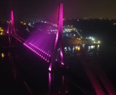 Ponte da Integração Brasil – Paraguai é iluminada na cor rosa durante o mês de outubro 