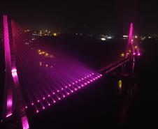 Ponte da Integração Brasil – Paraguai é iluminada na cor rosa durante o mês de outubro 