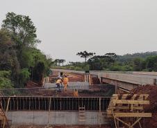 PR-445 terá pare e siga nos próximos dias para içamento de vigas em pontes e viadutos - Ponte sobre o Rio Apucaraninha