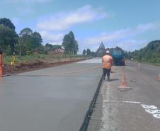Obra de restauração de rodovia em concreto entre Palmas e Clevelândia chega a 75%