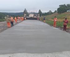 Obra de restauração de rodovia em concreto entre Palmas e Clevelândia chega a 75%