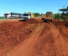 máquinas na obra de concretagem na duplicação em Guarapuava