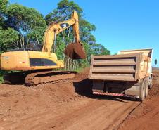 máquinas na obra de concretagem na duplicação em Guarapuava