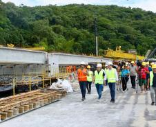 O secretário de Estado da Infraestrutura e Logística, Sandro Alex e O diretor-presidente do DER/PR, Fernando Furiatti visitando a obra da Ponte