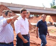 homens na obra do viaduto de Iporã