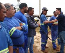 Governador, Ratinho Júnior, com os trabalhadores da obra