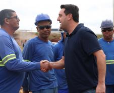 Governador, Ratinho Júnior, com os trabalhadores da obra