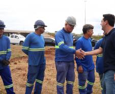 Governador, Ratinho Júnior, com os trabalhadores da obra