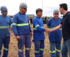 Governador, Ratinho Júnior, com os trabalhadores da obra