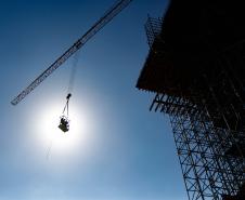 o governador e secretario de infraestrutura na obra