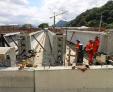 trabalhadores na pobra da ponte