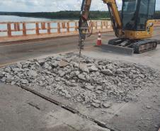 Obras na ponte entre Sertaneja e o município paulista de Assis