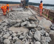 Obras na ponte entre Sertaneja e o município paulista de Assis