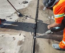 Obras na ponte entre Sertaneja e o município paulista de Assis