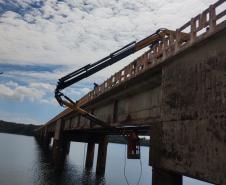 Obras na ponte entre Sertaneja e o município paulista de Assis