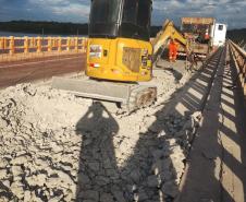 Obras na ponte entre Sertaneja e o município paulista de Assis