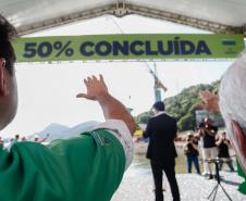 Placa de "50% concluída"