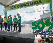 pessoas em cima do palco