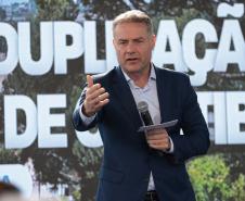 O governador Carlos Massa Ratinho Junior e o ministro dos Transportes, Renan Filho, participam nesta quarta-feira (18) do anúncio do início da duplicação do Contorno Norte de Curitiba.