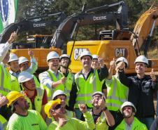 O governador Carlos Massa Ratinho Junior e o ministro dos Transportes, Renan Filho, participam nesta quarta-feira (18) do anúncio do início da duplicação do Contorno Norte de Curitiba.