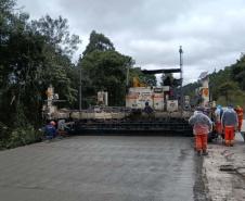 Obras de Concretagem da rodovia entre Clevelândia e Pato Branco