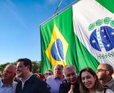 PESSOAS COMEMORANDO