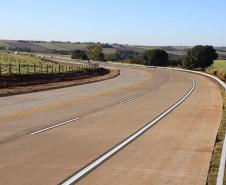 pavimentação em concreto da PR-180