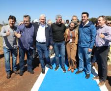 Pessoas na inauguração da nova pista do aeroporto de Campo Mourão