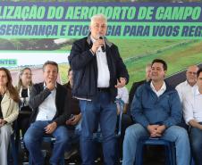 Pessoas na inauguração da nova pista do aeroporto de Campo Mourão