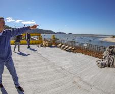 Governador Carlos Massa Ratinho Junior na obra da Ponte de Guaratuba.
