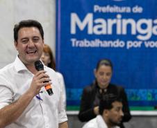 Governador, Ratinho Júnior, falando no microfone