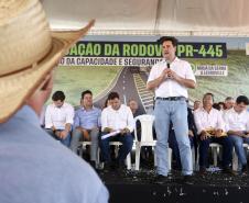 Governador discursando em cima do palco