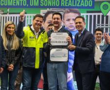 Pessoas posando para a foto