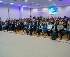 Secretário de Estado de Infraestrutura e Logística do Paraná e presidente do Comitê Gestor BIM, Sandro Alex, falando de cima do palco