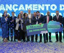 Pessoas comemorando a 3ª edição da Jornada BIM Paraná: Presente e Futuro das Obras Públicas.