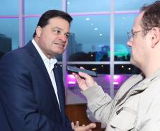 secretario de insfraestrutura e logística concedendo entrevista