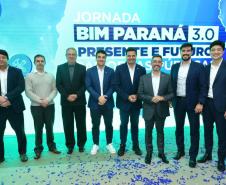 Pessoas posando para foto