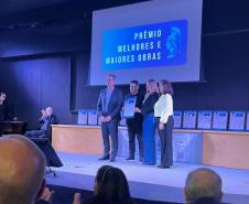 Pessoas posando para foto