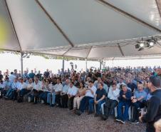 plateia da inauguração da pavimentação de rodovias de Nova Aurora, Tupãssi e Cafelândia