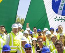 pessoas posando para foto