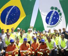 pessoas posando para foto