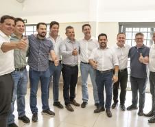 pessoas posando para foto