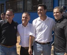 Pessoas posando para foto