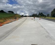 PR-151 entre Ponta Grossa e Palmeira, obra de restauração em concreto (whitetopping)