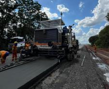 PR-151 entre Ponta Grossa e Palmeira, obra de restauração em concreto (whitetopping)