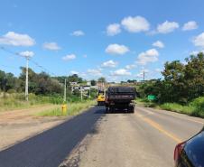 DER/PR recupera acostamentos da PR-170 no perímetro urbano de Pinhão