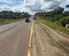 DER/PR recupera acostamentos da PR-170 no perímetro urbano de Pinhão